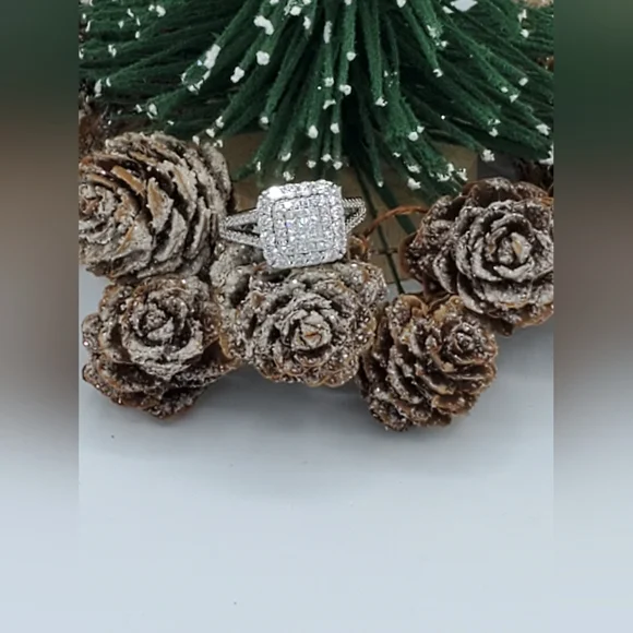 Beautiful Sparkle Zirconian Ring Stamped S925 NEW - Picture 5 of 5